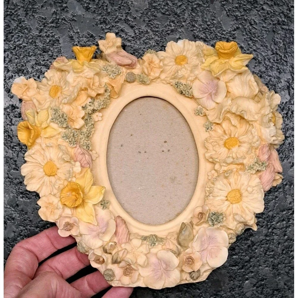 Vintage 1990s 3D Floral Resin Picture Frame for 3.5